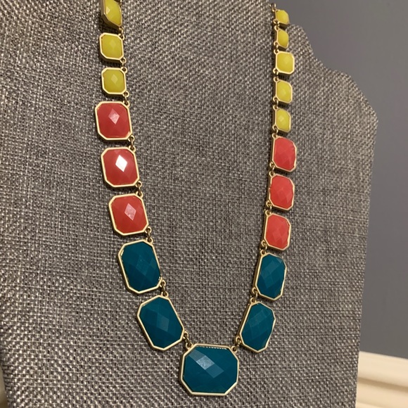 ๐2 for 30๐ Beautiful Tri Colored Necklace - Picture 3 of 4